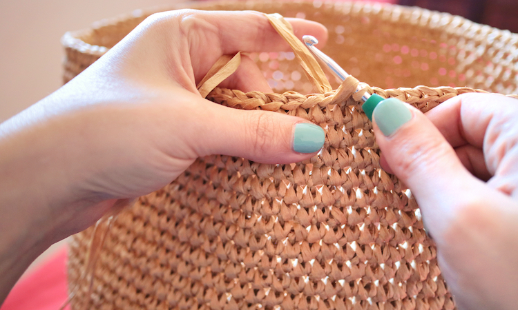 Crocheting with raffia – The C Side